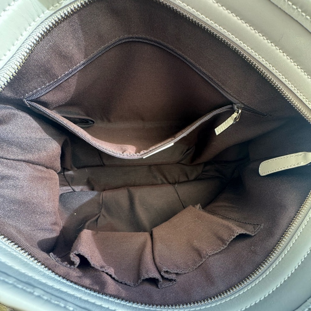 Gucci Beige Monogram Shoulder Bag - Picture 5 of 16